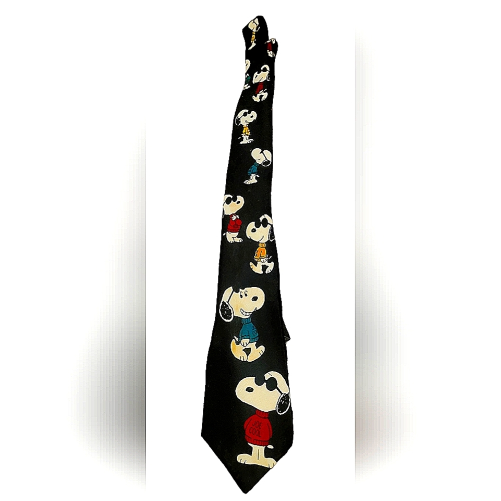 VINTAGE Peanuts Charlie Brown Gang Christmas Holidays Silk Dress Tie